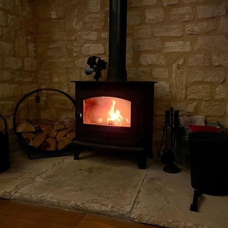 Cosy Cotswold Lodge By Your Home Here - Summer Sale For 3 Plus Nights - Ideal For Families With Log-Burner, Spa, Private Parking And Heated Swimming Pools Ashton Keynes Zewnętrze zdjęcie