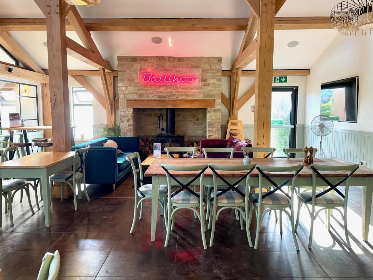 Cosy Cotswold Lodge By Your Home Here - Summer Sale For 3 Plus Nights - Ideal For Families With Log-Burner, Spa, Private Parking And Heated Swimming Pools Ashton Keynes Zewnętrze zdjęcie