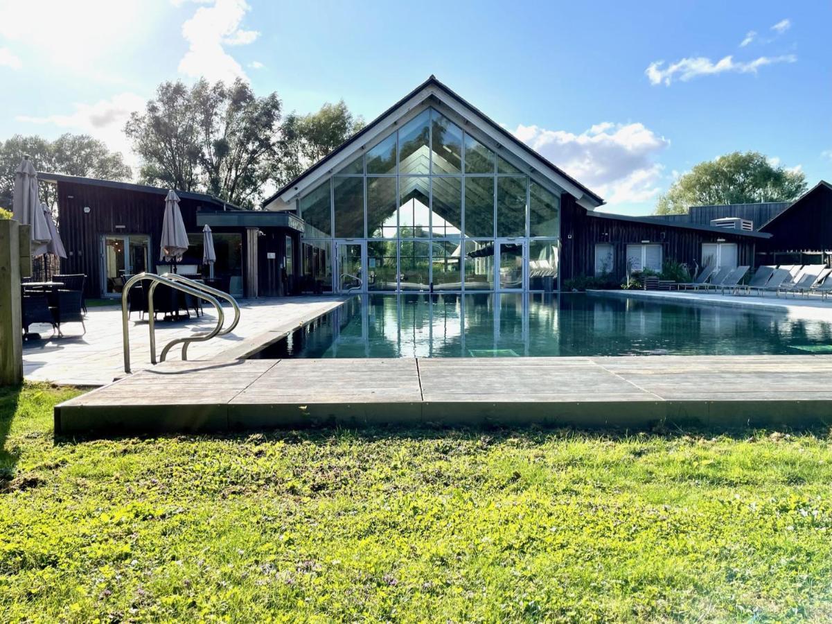 Cosy Cotswold Lodge By Your Home Here - Summer Sale For 3 Plus Nights - Ideal For Families With Log-Burner, Spa, Private Parking And Heated Swimming Pools Ashton Keynes Zewnętrze zdjęcie