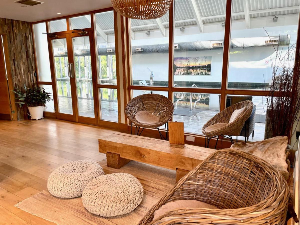 Cosy Cotswold Lodge By Your Home Here - Summer Sale For 3 Plus Nights - Ideal For Families With Log-Burner, Spa, Private Parking And Heated Swimming Pools Ashton Keynes Zewnętrze zdjęcie