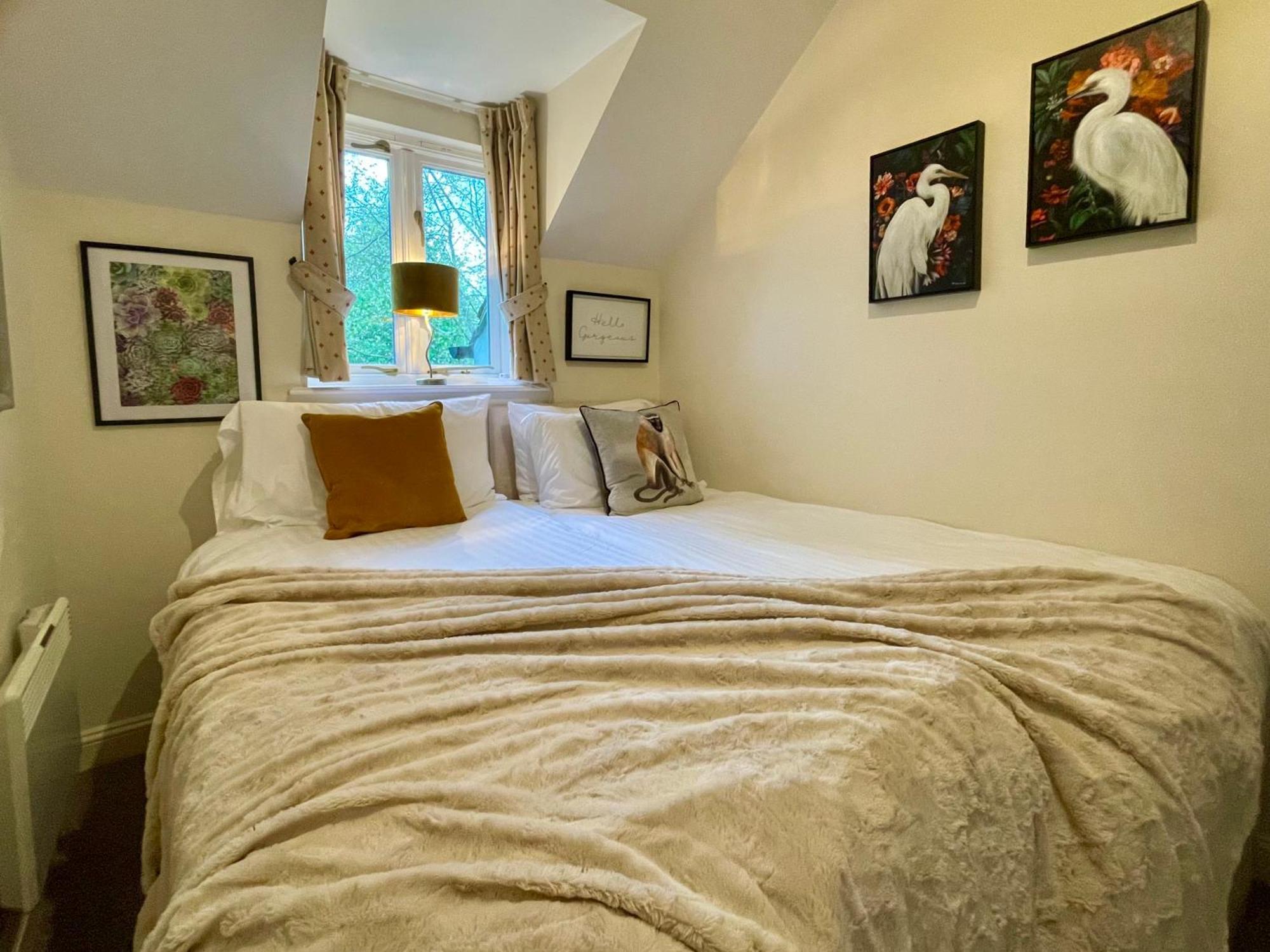 Cosy Cotswold Lodge By Your Home Here - Summer Sale For 3 Plus Nights - Ideal For Families With Log-Burner, Spa, Private Parking And Heated Swimming Pools Ashton Keynes Zewnętrze zdjęcie