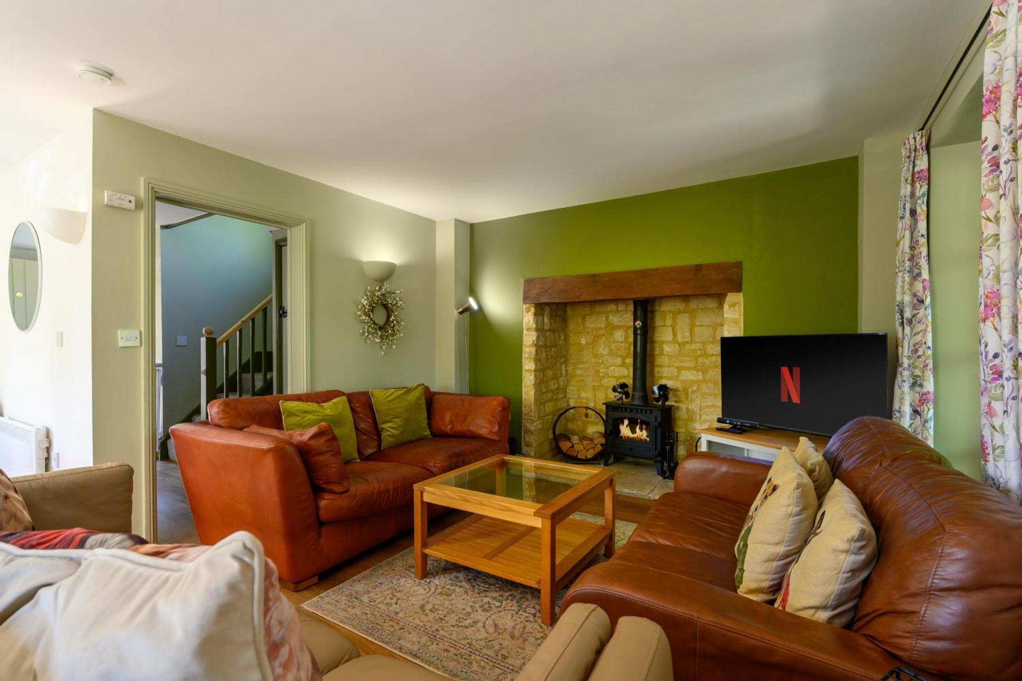 Cosy Cotswold Lodge By Your Home Here - Summer Sale For 3 Plus Nights - Ideal For Families With Log-Burner, Spa, Private Parking And Heated Swimming Pools Ashton Keynes Zewnętrze zdjęcie