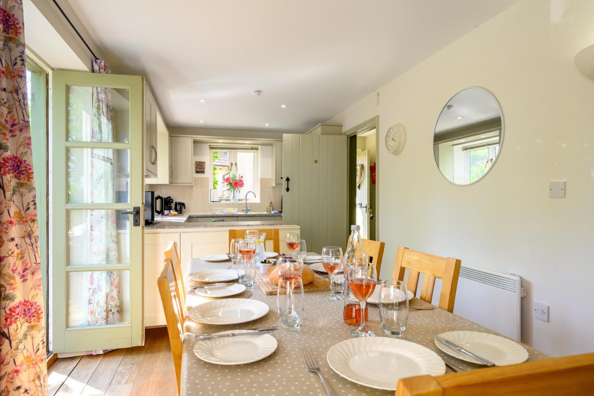 Cosy Cotswold Lodge By Your Home Here - Summer Sale For 3 Plus Nights - Ideal For Families With Log-Burner, Spa, Private Parking And Heated Swimming Pools Ashton Keynes Zewnętrze zdjęcie