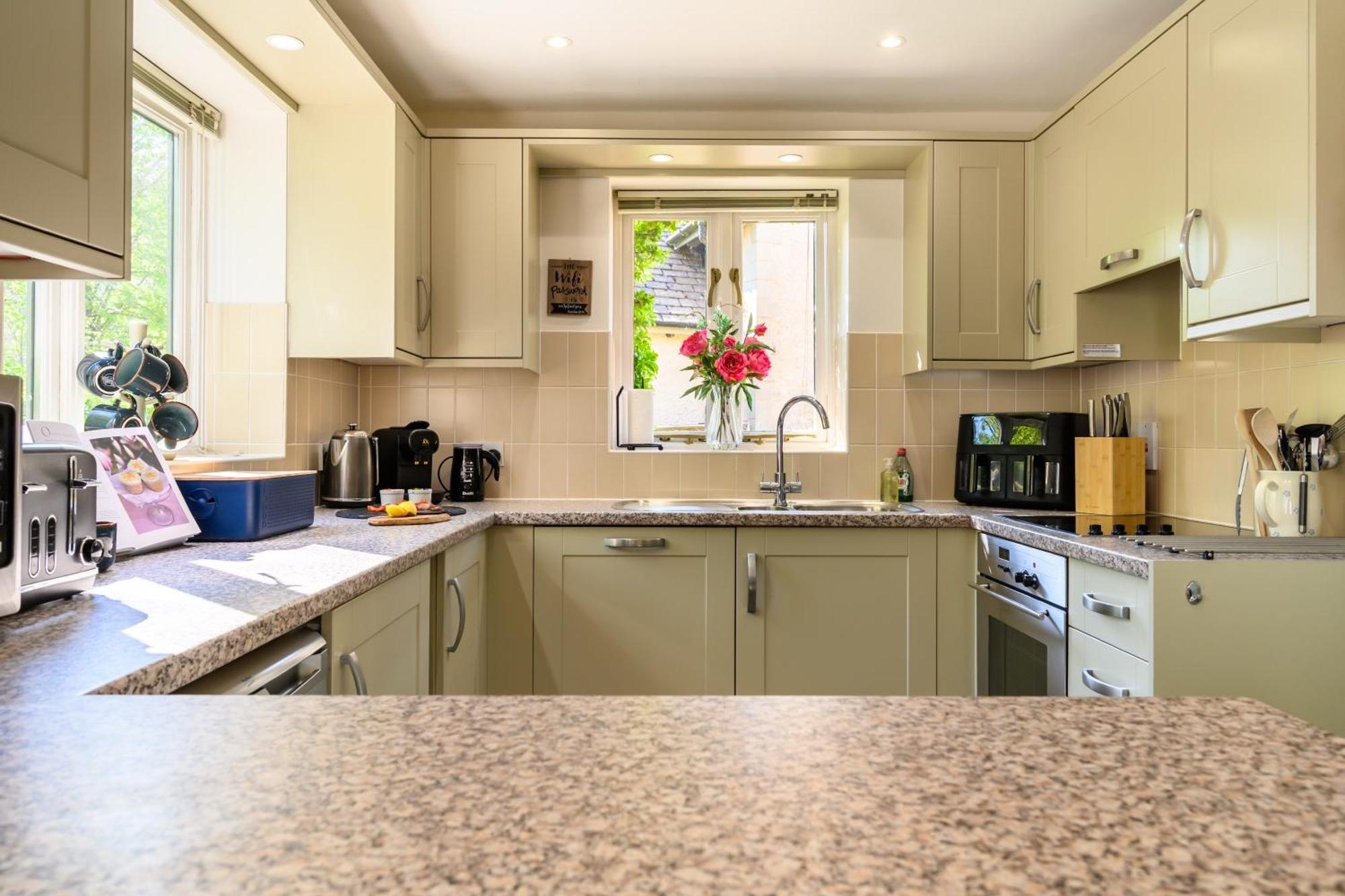 Cosy Cotswold Lodge By Your Home Here - Summer Sale For 3 Plus Nights - Ideal For Families With Log-Burner, Spa, Private Parking And Heated Swimming Pools Ashton Keynes Zewnętrze zdjęcie