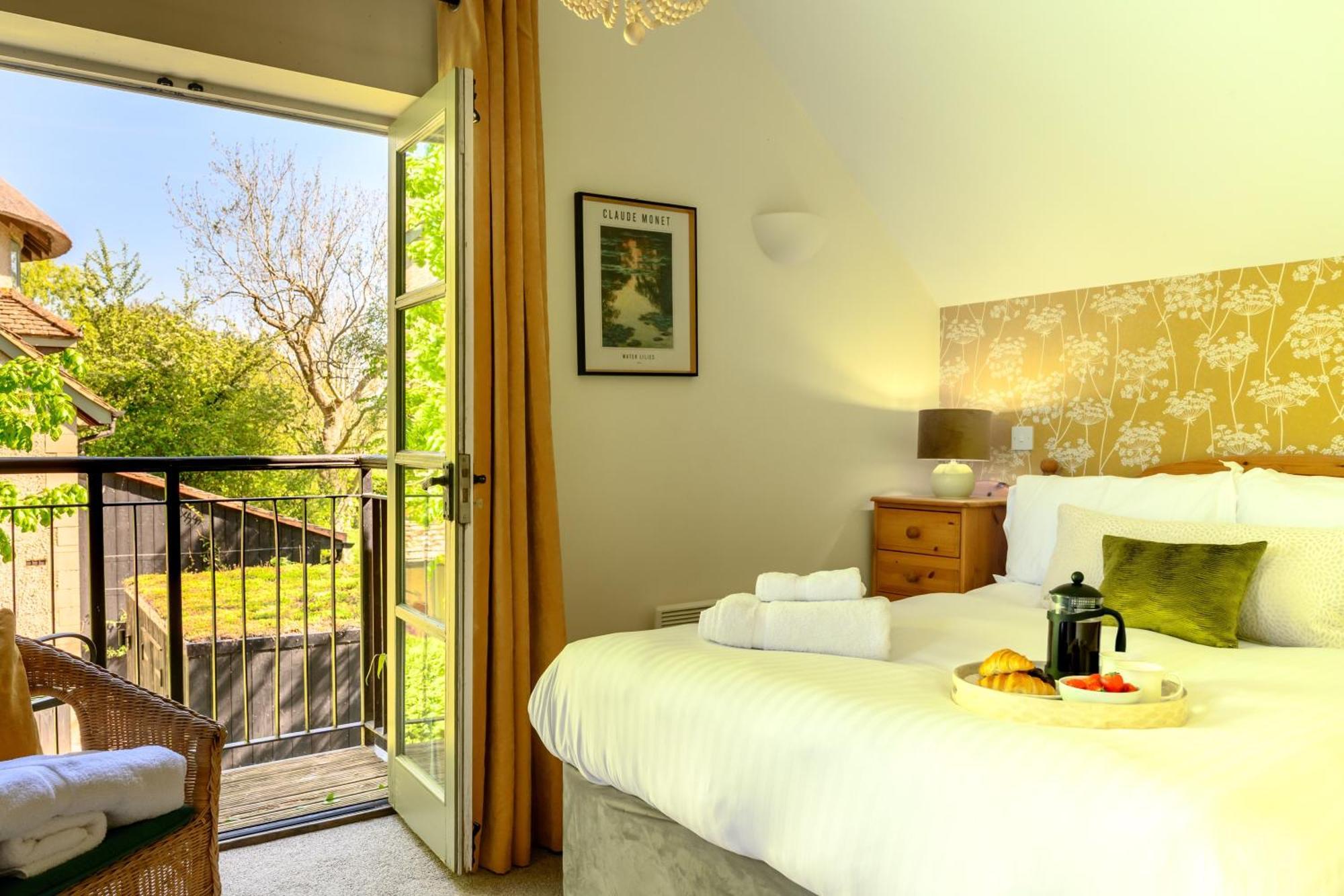 Cosy Cotswold Lodge By Your Home Here - Summer Sale For 3 Plus Nights - Ideal For Families With Log-Burner, Spa, Private Parking And Heated Swimming Pools Ashton Keynes Zewnętrze zdjęcie