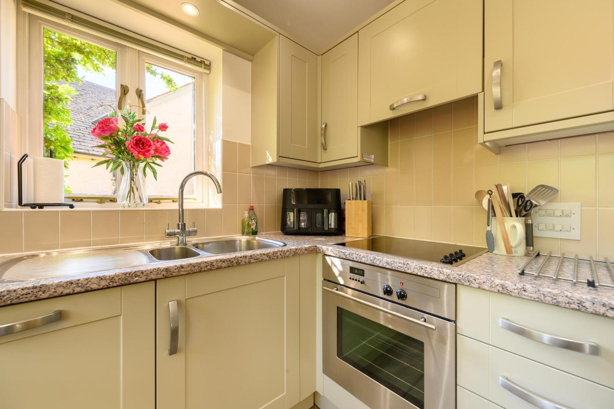 Cosy Cotswold Lodge By Your Home Here - Summer Sale For 3 Plus Nights - Ideal For Families With Log-Burner, Spa, Private Parking And Heated Swimming Pools Ashton Keynes Zewnętrze zdjęcie